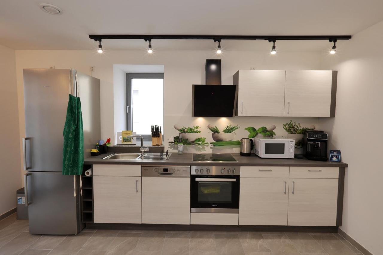 Modern Oasis: Luxury Tech Suite with Coffee Bar Wallerfangen Exterior photo